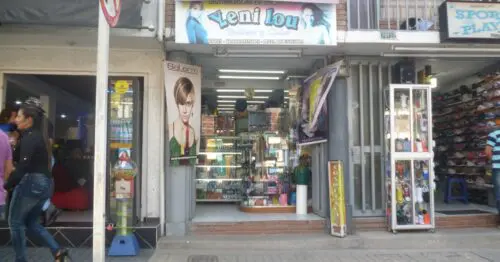 YENI LOU BELLEZA YENI LOU BELLEZA